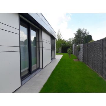 Kunststof vlechtschutting met schanskorven