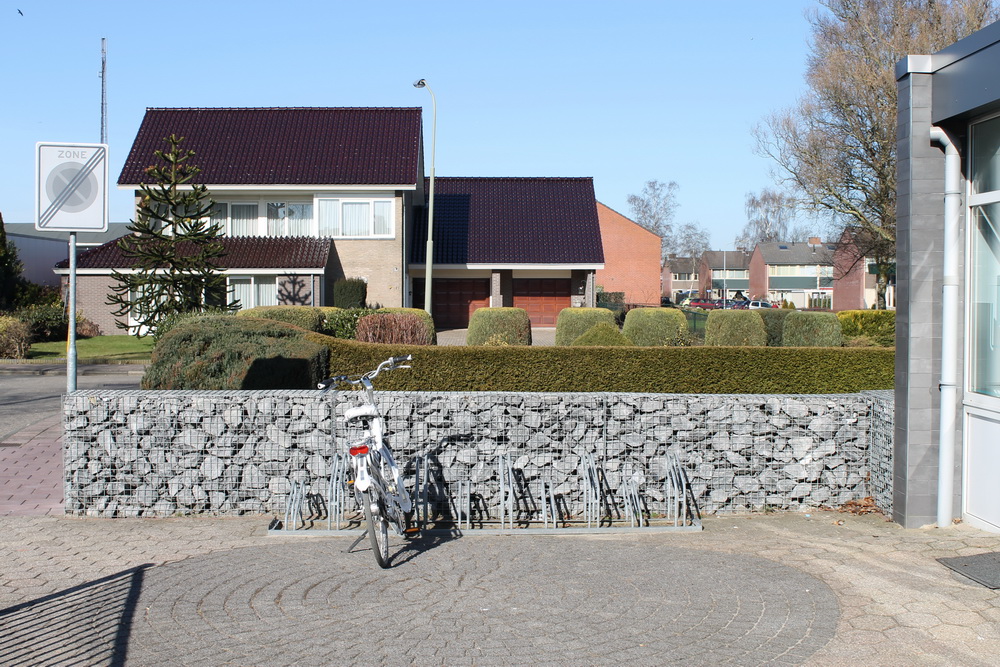 Schanskorf met Doornik breuksteen