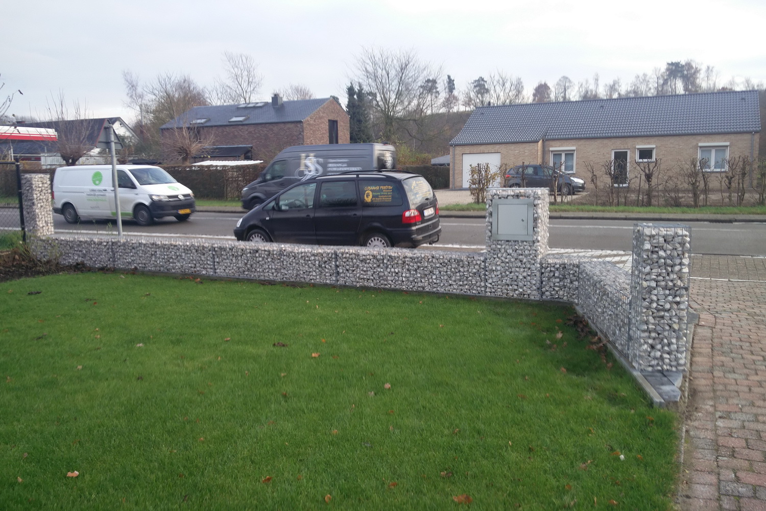 Schanskorf RVS Brievenbus gevuld met Weissenbacher Siergrind