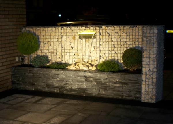 Gabionen mit Yellow sun und Wasserfall mit LED Gabionen mit Yellow sun und Wasserfall mit LED