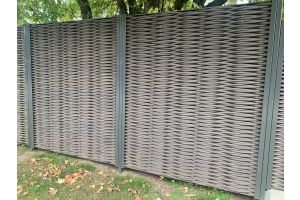 Kunststof Schutting Paneel Dubbele Weving - Brown Wood – Kunststof vlechtschutting inspiratie. Kunststof Schutting Paneel Dubbele Weving...