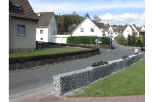 Steenkorven Plantenbak met Icy Bleu Breukstenen – Schanskorf bloembak. Steenkorven Plantenbak met Icy Bleu Breukstenen