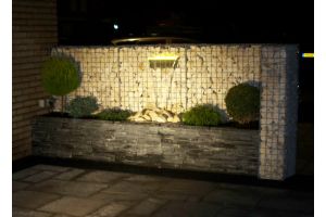 Steenkorven met Yellow Sun en Waterval met LED – Yellow Sun breukstenen inspiratie. Steenkorven met Yellow Sun en Waterval met LED