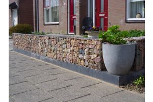 Steenkorf Schutting met Grauwacke Breukstenen – Grauwacke breukstenen inspiratie. Steenkorf Schutting met Grauwacke Breukstenen