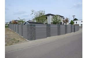 Steenkorven met Composiet Schutting – Composiet schutting inspiratie. Steenkorven met Composiet Schutting