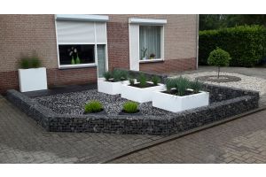 Steenkorf met Basalt Siersplit – Basalt breukstenen inspiratie. Steenkorf met Basalt Siersplit