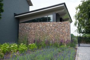 Steenkorven Gevuld met Grauwacke – Breukstenen. Steenkorven Gevuld met Grauwacke