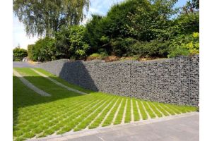 Steenkorven Muur met Basalt Breukstenen – Basalt breukstenen inspiratie. Steenkorven Muur met Basalt Breukstenen