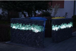Steenkorf Container Afscheiding met Verlichting – Zakelijke toepassingen. Steenkorf Container Afscheiding met Verlichting