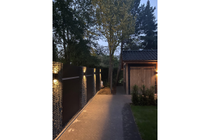 Composiet Schutting met Steenkorven – Composiet schutting inspiratie. Composiet Schutting met Steenkorven