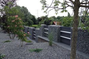 Composiet met Steenkorven – Composiet schutting inspiratie. Composiet met Steenkorven