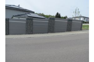 Steenkorven met Composiet Schutting – Composiet schutting inspiratie. Steenkorven met Composiet Schutting