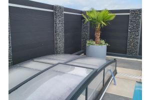 Steenkorven met Composiet Schutting – Composiet schutting inspiratie. Steenkorven met Composiet Schutting