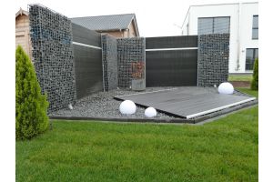 Steenkorven met Basalt Breukstenen – Composiet schutting inspiratie. Steenkorven met Basalt Breukstenen
