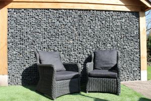 Steenkorf met Basalt 56-75mm 5 – Breukstenen. Steenkorf met Basalt 56-75mm 5