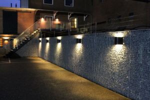 Steenkorven Muur met Basalt Breukstenen – Basalt breukstenen inspiratie. Steenkorven Muur met Basalt Breukstenen