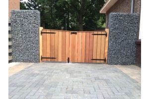 Schanskorf met basalt breuksteen – Schanskorf zuilen