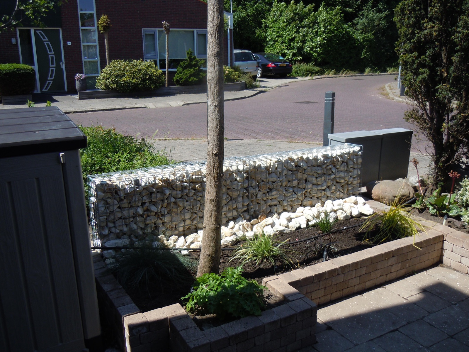 Schanskorf als zichtwering naar de straat in de voortuin